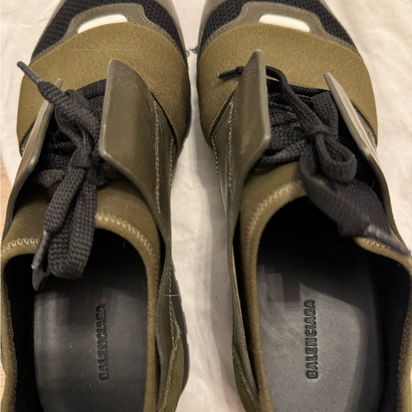 Balenciaga - Picture 6 of 8